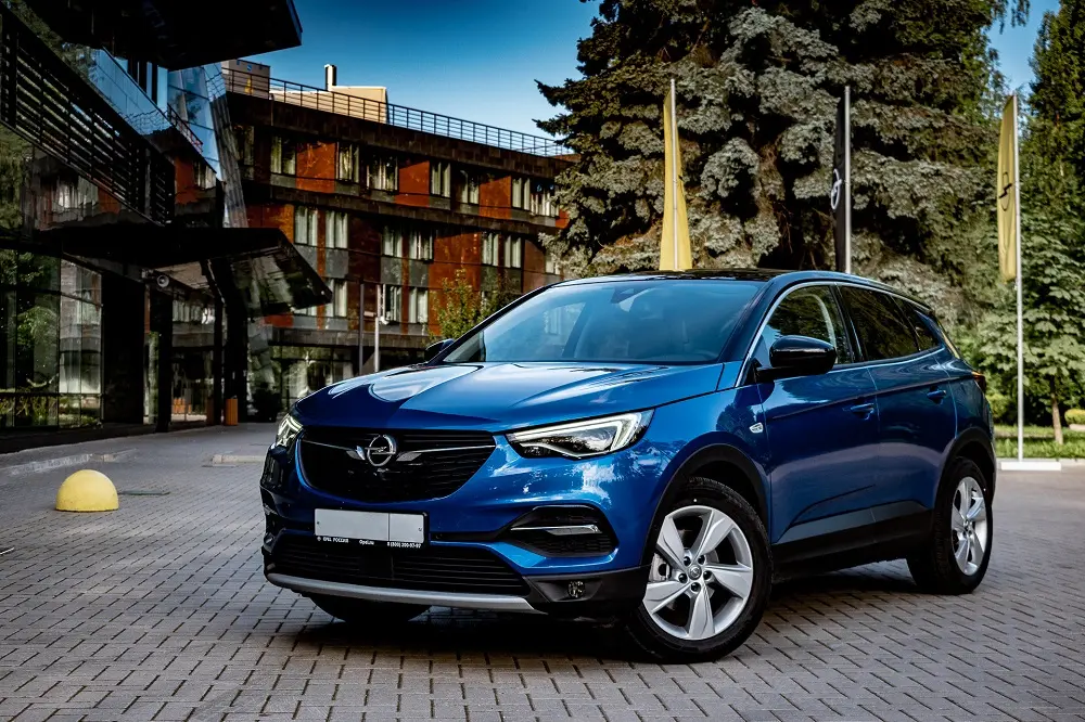 طراحی بیرونی Opel Grandland با خطوط مدرن و جذاب