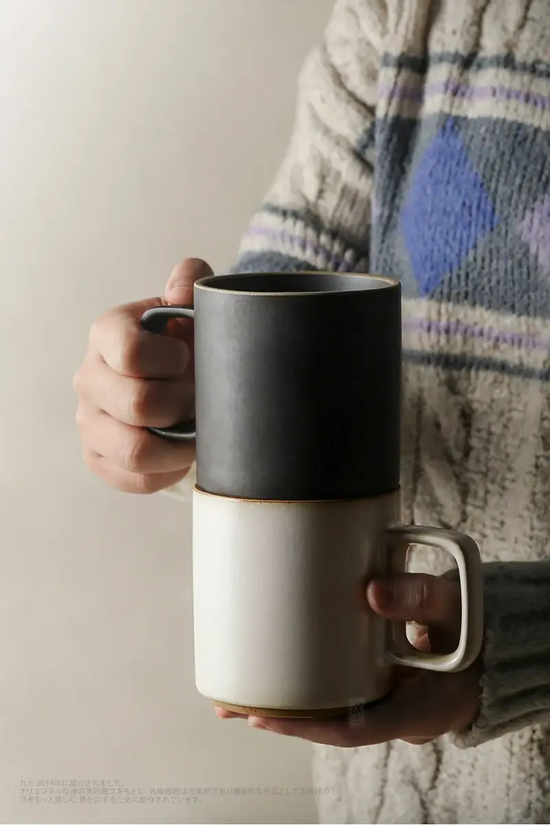 فنجان قهوه با طراحی مدرن و دسته بلند