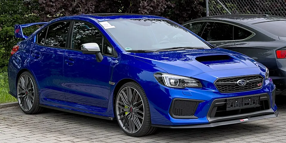 داخل کابین سوبرا WRX با داشبورد دیجیتال و کنترلهای کاربردی