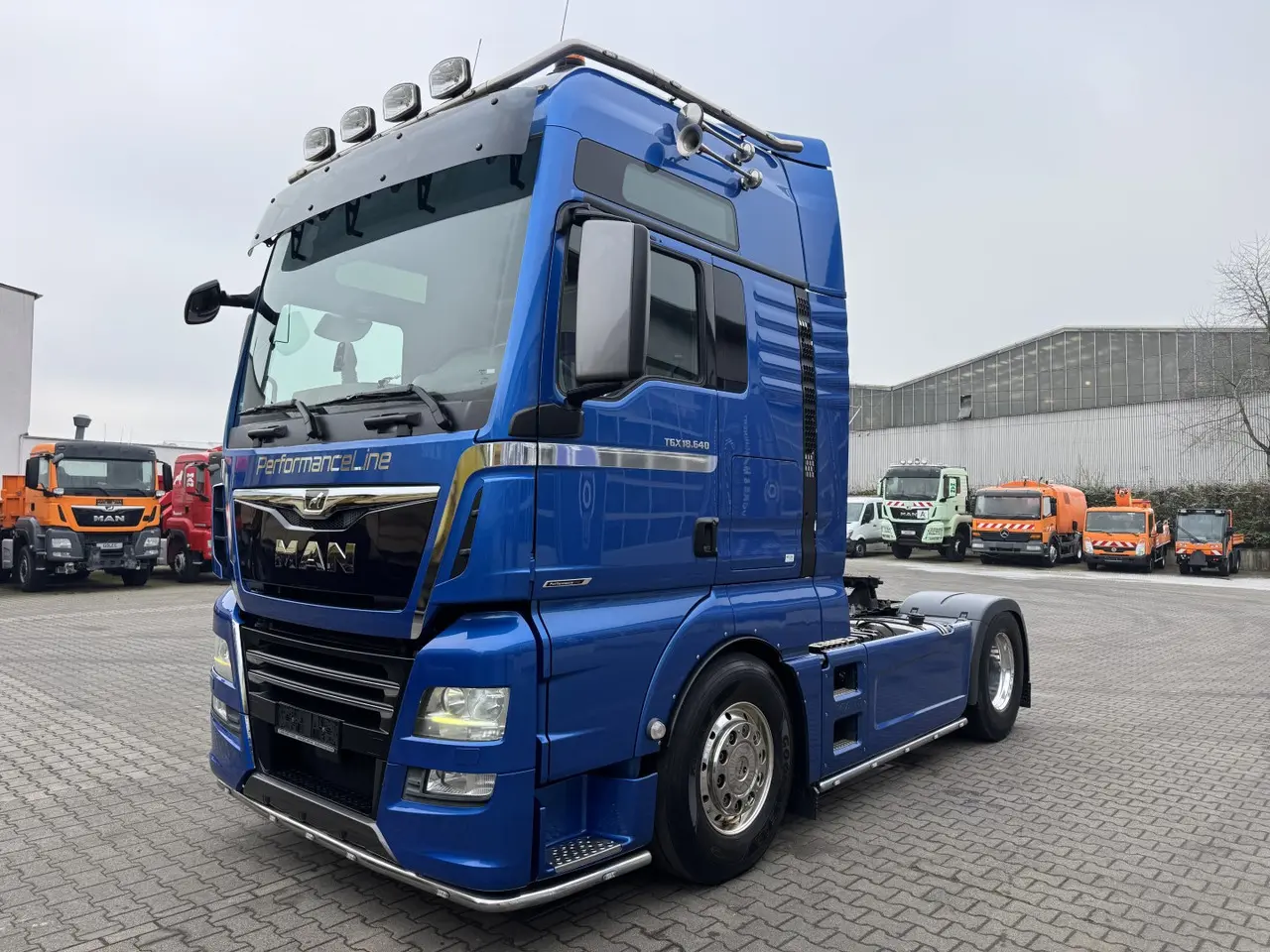 کامیون مان TGX 18.640 در حال بارگیری با سیستم تعلیق هوایی و قابلیت باربری 18 تنی