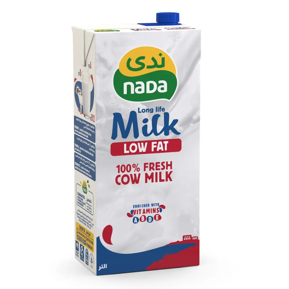 پاکت شیر کم چرب استریل شده با برچسب انگلیسی