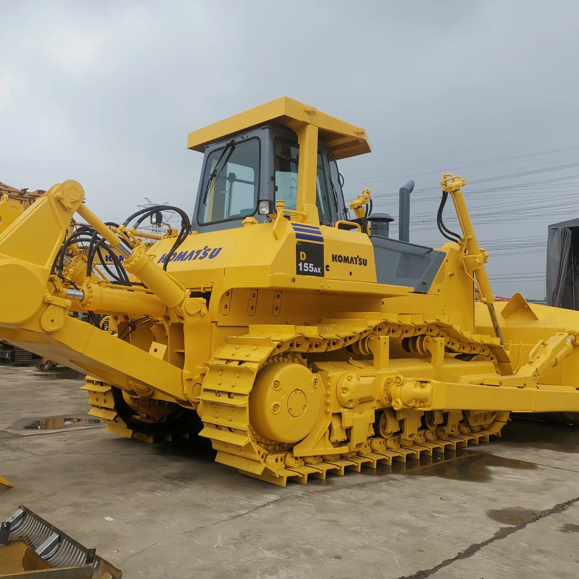 بلدوزر کوماتسو D155AX در پروژه راه‌سازی