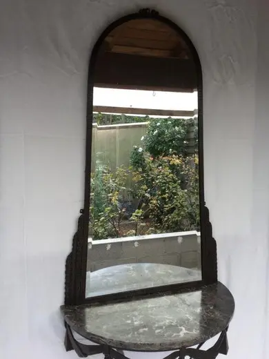 آینه کنسول سنتی با قاب چوبی و طراحی قدیمی