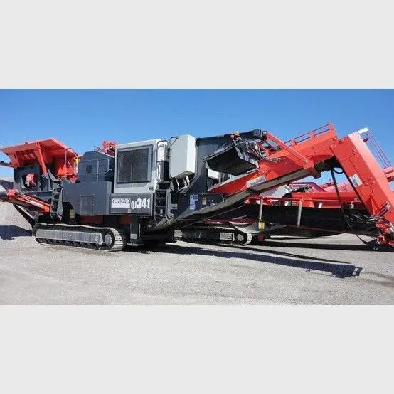 نمایی از داخل سنگ‌شکن سیار Sandvik QJ341 با نمایش سیستم‌های داخلی و مکانیکی