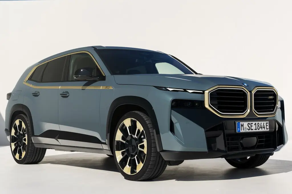 سیستم شارژ و باتری BMW XM با طراحی مدرن و کارایی بالا