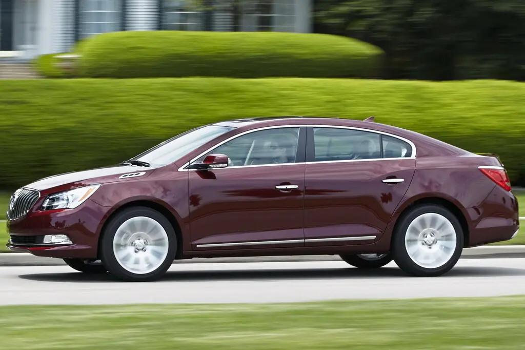 داشبورد Buick LaCrosse با صفحه نمایش بزرگ سیستم اطلاعات و سرگرمی
