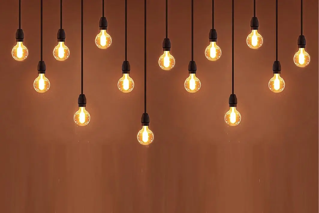 نمونه سرپیچ فلزی E27 با طراحی استاندارد برای لامپ‌های خانگی