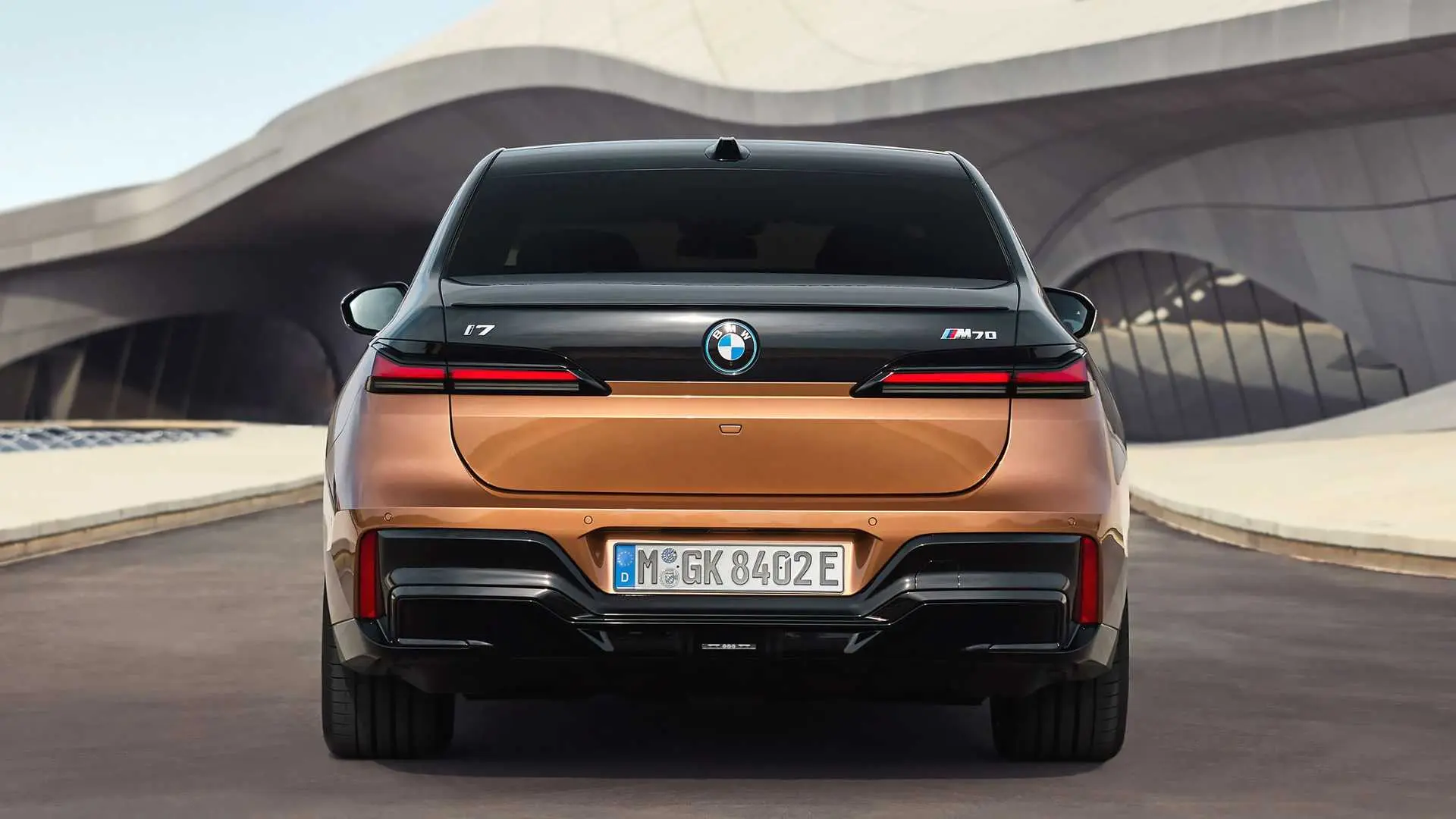 سیستم باتری و شارژر سریع BMW i7