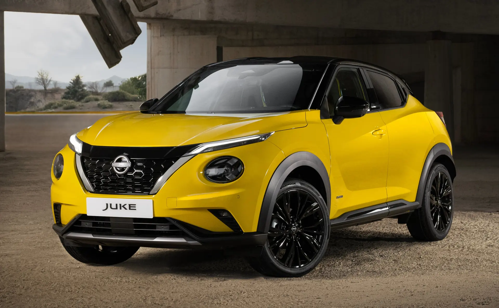 داشبورد داخلی Nissan Juke با نمایشگر دیجیتال و سیستم اطلاعات و سرگرمی