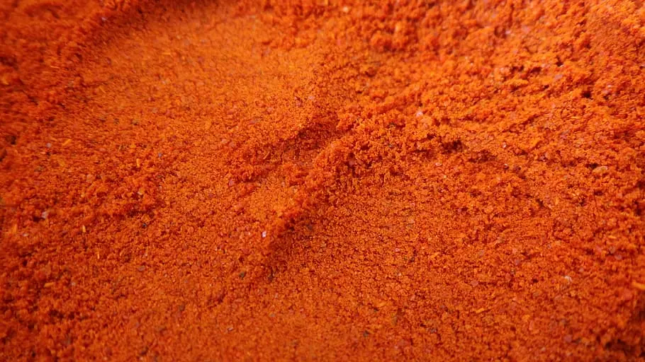 پودرهای گیاهی که می‌توانند در فرمولاسیون‌های طبیعی کرم پودر استفاده شوند