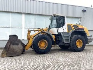 لودر لیبهر L 550 در حال کار در سایت ساختمانی
