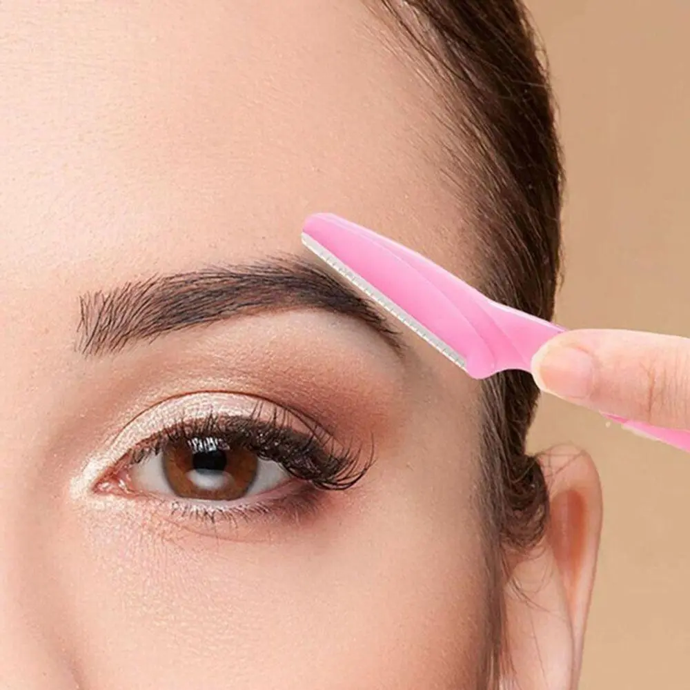 تیغ ابرو با طراحی منحنی برای تراشیدن دقیق
