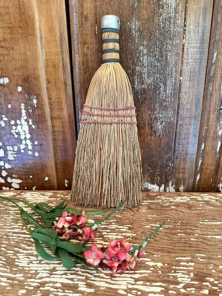 جارو دستی با دسته ضد لغزش برای راحتی بیشتر در استفاده