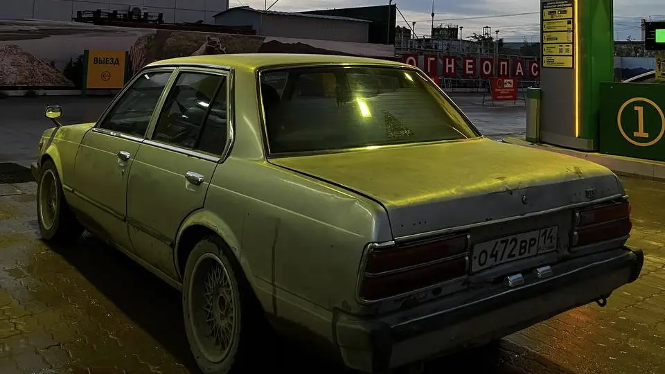 طراحی داخلی ساده و کاربردی Toyota Corona در نسلهای اولیه