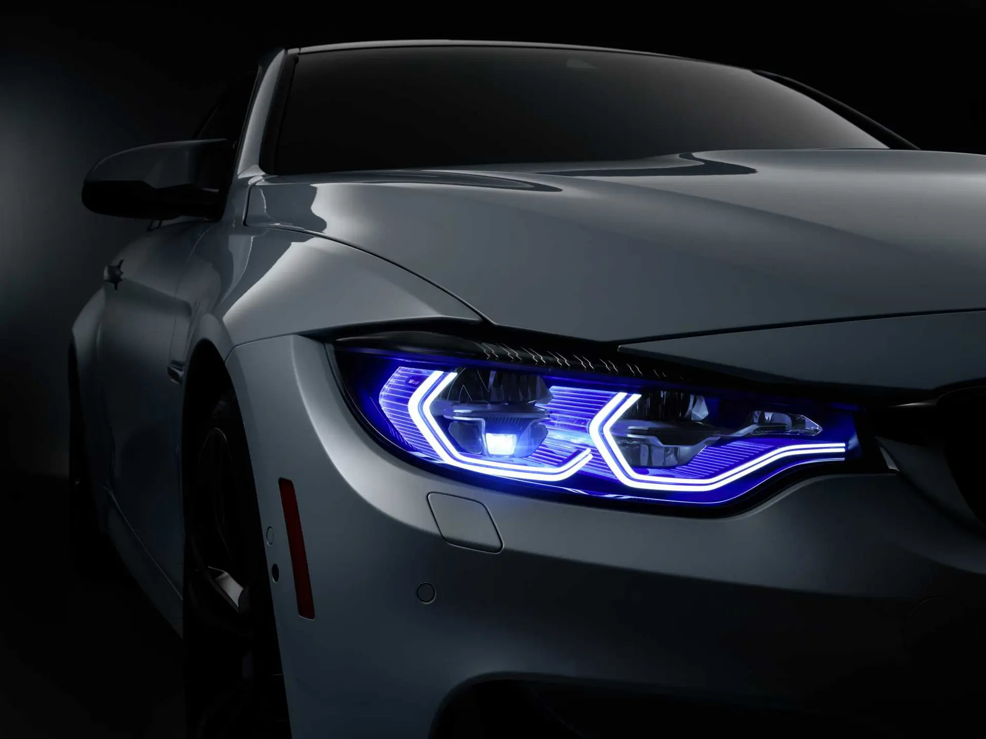 مقایسه انواع لامپ خودرو شامل هالوژن، LED و زنون