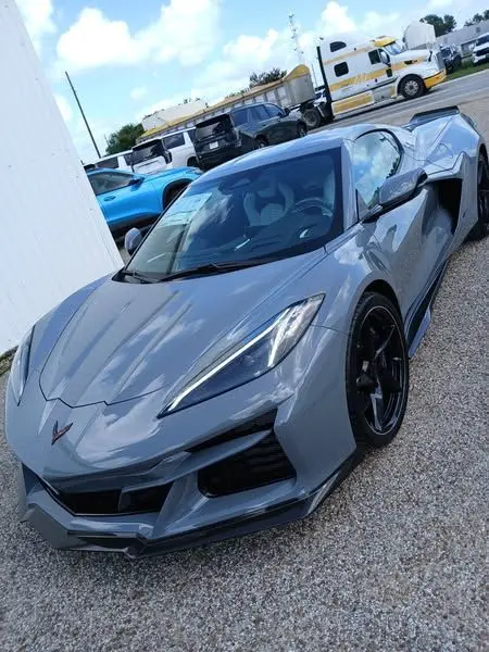 طراحی هوایdinامیکی مدرن Corvette با کانال‌های هوایdinامیکی برای خنک‌سازی موتور