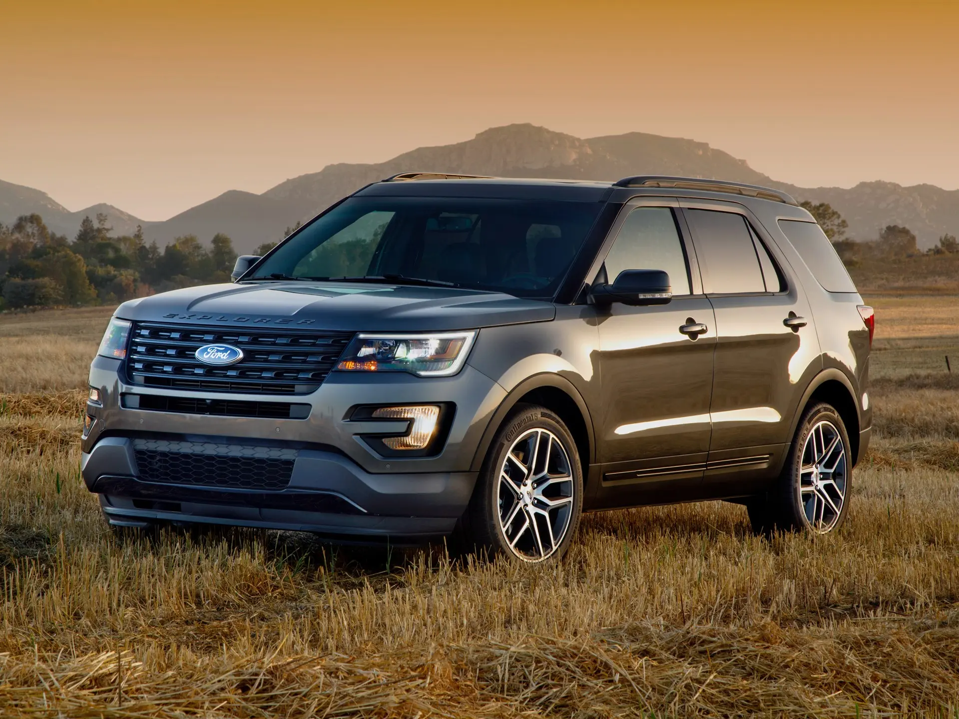 پنل کنترل مرکزی و نمایشگر ۱۲ اینچی در Ford Explorer