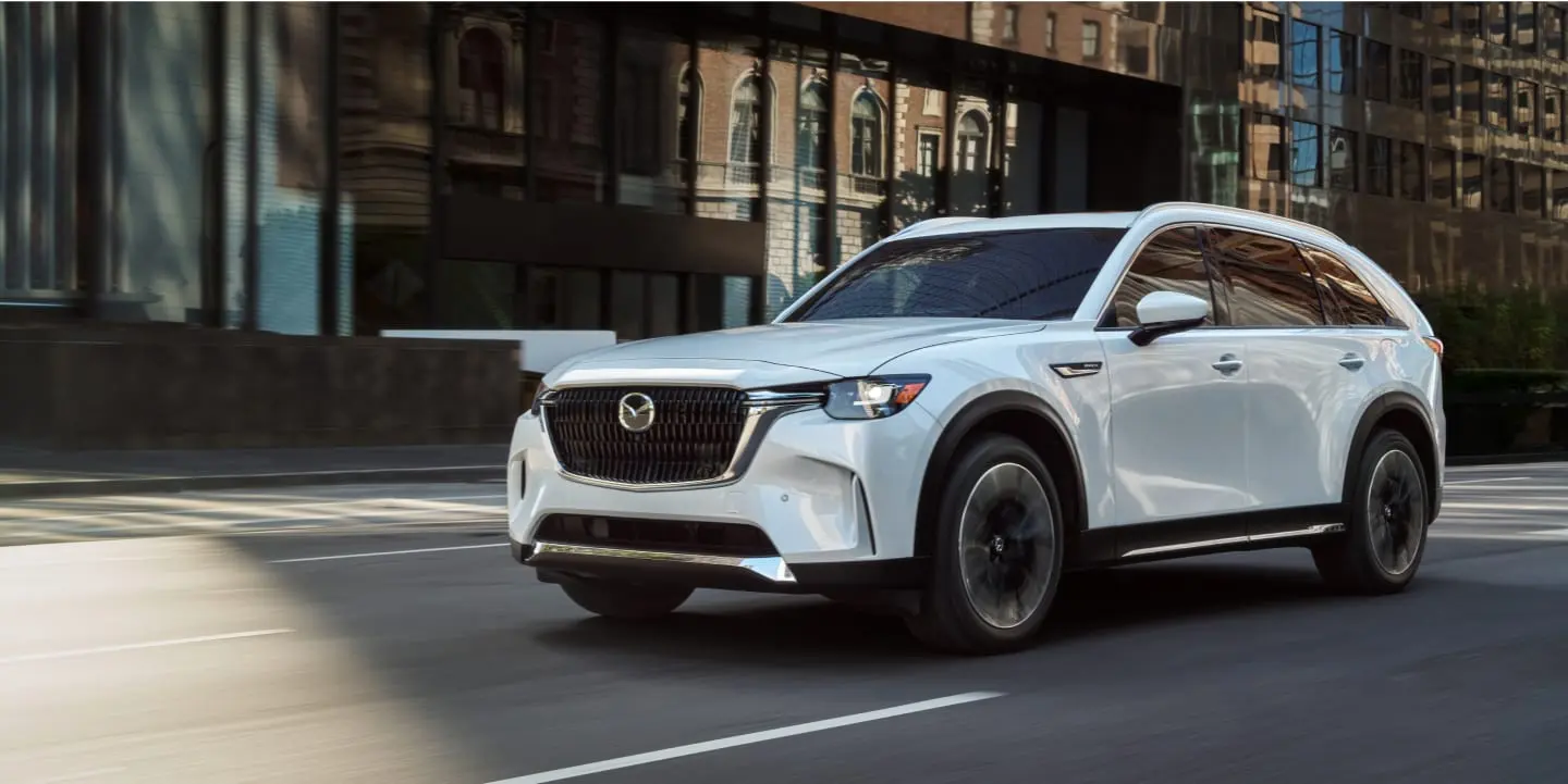 کابین داخلی مزدا CX-90 با داشبورد دیجیتال و امکانات رفاهی