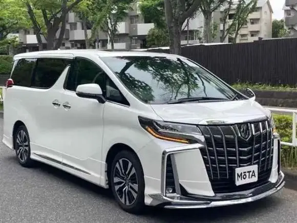 طراحی خارجی نسل پنجم Toyota Alphard با خطوط مدرن و چراغهای LED پیشرفته