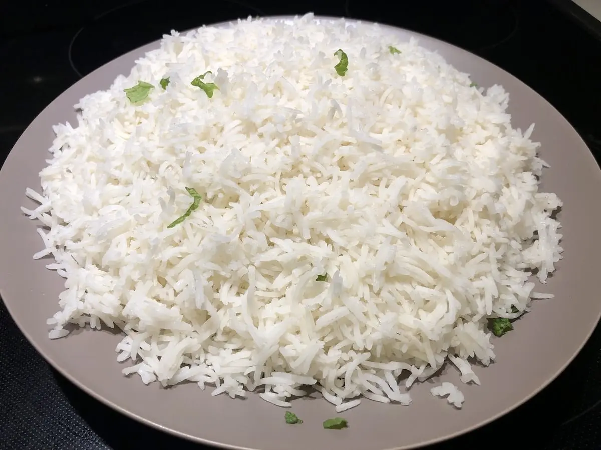 برنج باسماتی در حال پخت با بخار