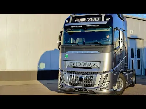 کابین مدرن کامیون Volvo FH16 با طراحی آیرودینامیک و پنجره‌های بزرگ برای دید بهتر راننده