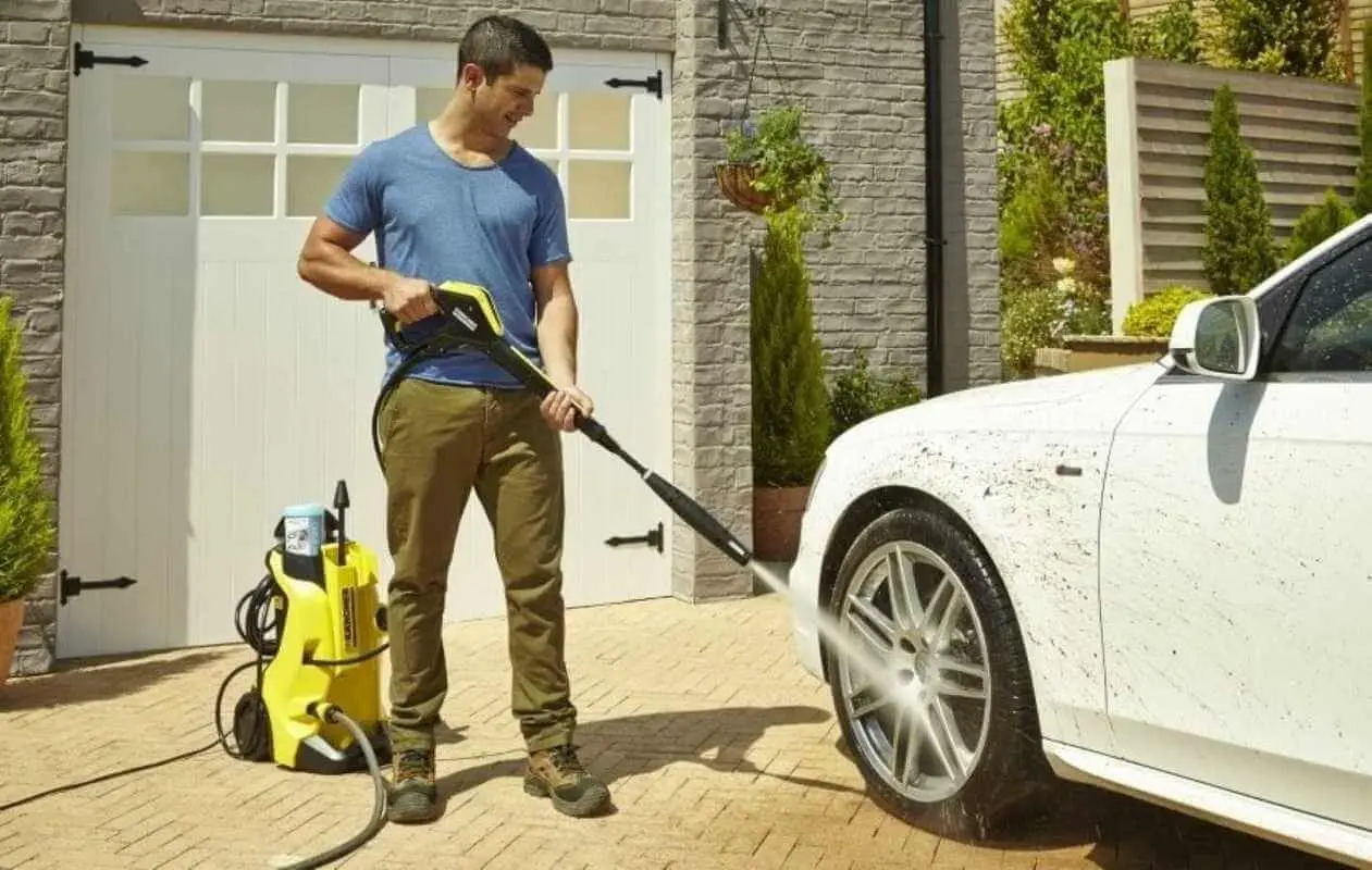 آبپاش ضربه‌ای Karcher K 4 Full Control با سیستم کنترل از راه دور و دوربین