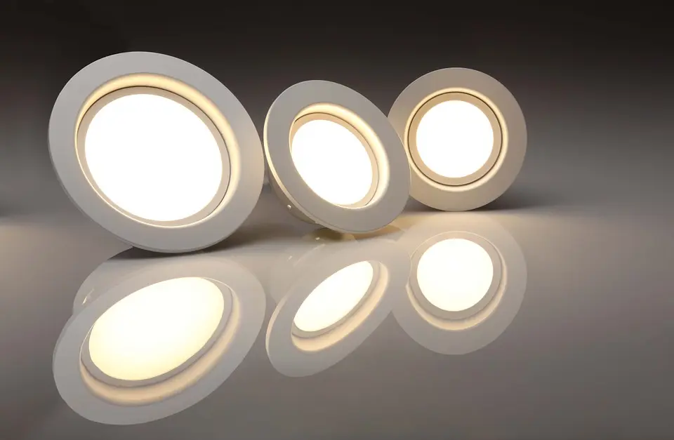 چراغ خطی LED با نور سفید خنک و طراحی مدرن