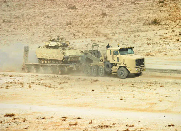 موتور و سیستم انتقال قدرت کشنده Oshkosh M1070