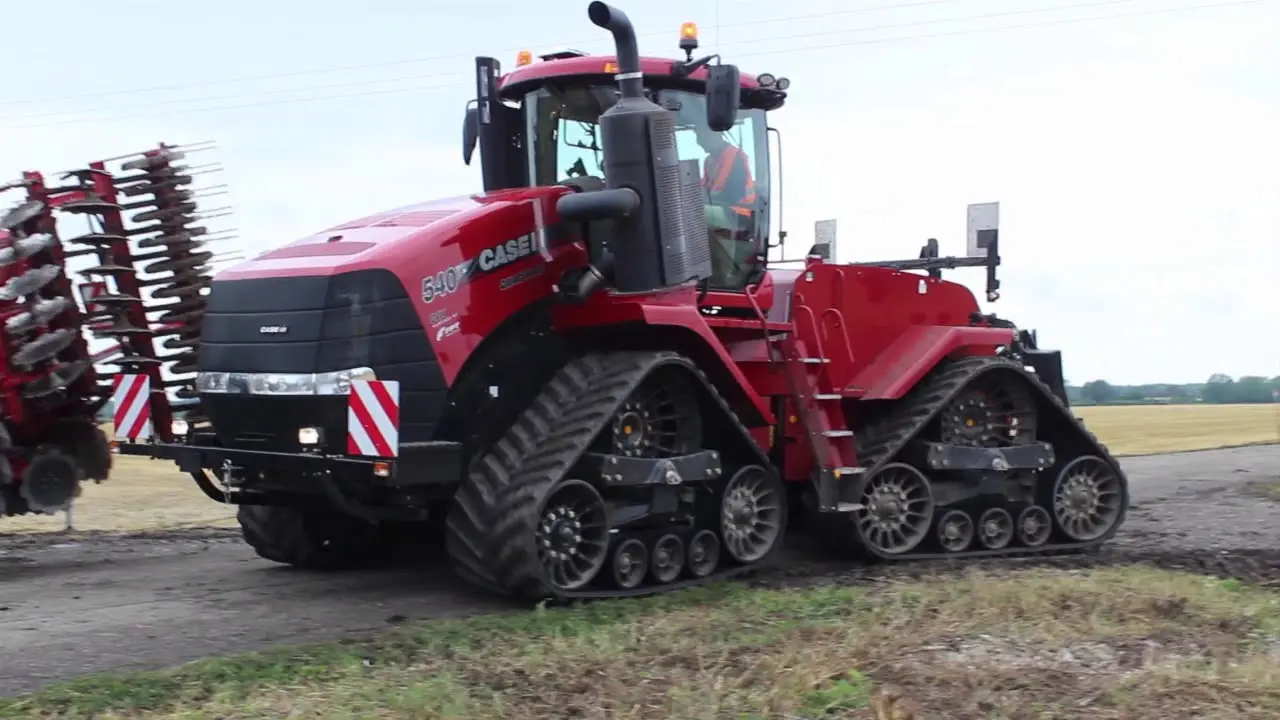 کابین تراکتور زنجیری Case IH Quadtrac با امکانات رفاهی