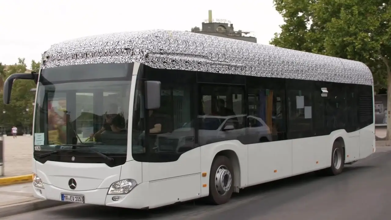 درب‌های اتوبوس برقی مرسدس بنز eCitaro G با سیستم ورود و خروج سریع