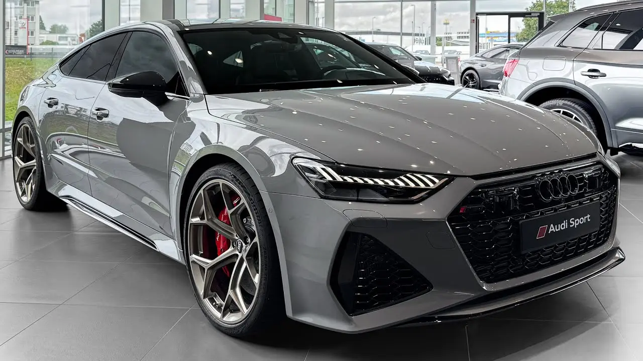موتور V8 قدرتمند آئودی RS7 با طراحی پیشرفته و سیستم توربو دوگانه