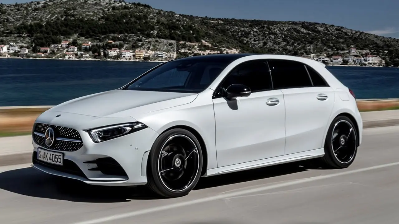 طراحی جلوپنجره و چراغ‌های LED مرسدس-بنز A-Class