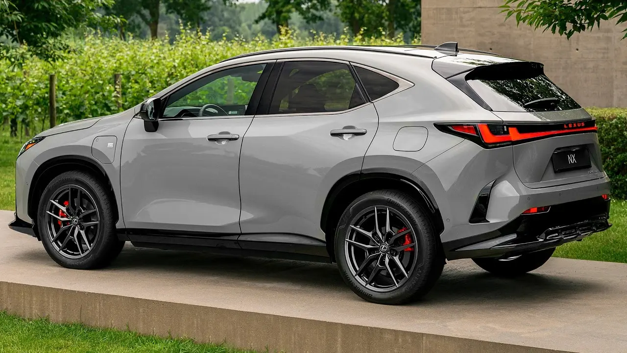 طراحی داخلی کابین Lexus NX با داشبورد مدرن و مواد با کیفیت