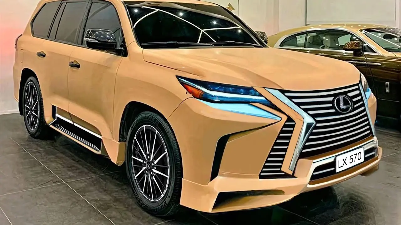 فضای داخلی بزرگ و صندلی‌های قابل تنظیم لکسوس LX برای راحتی سرنشینان