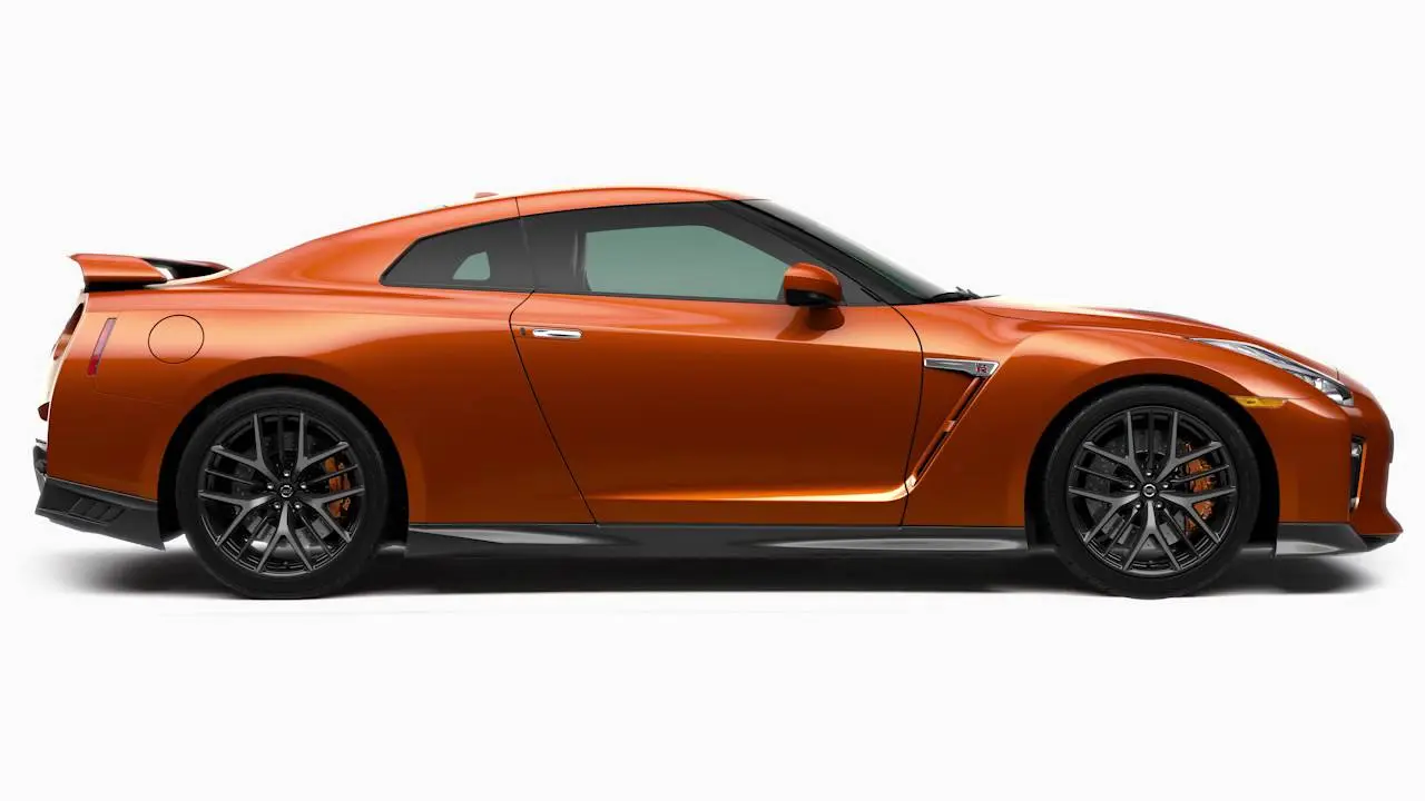 نissan gt-r با طراحی اسپورت و خطوط هوشمندانه