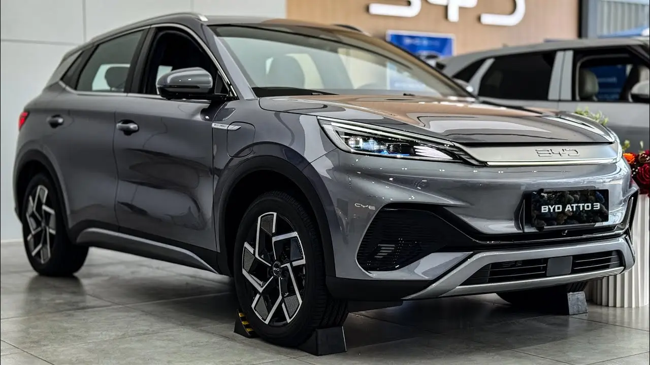BYD Atto 3 با طراحی مدرن و خطوط تیز خود