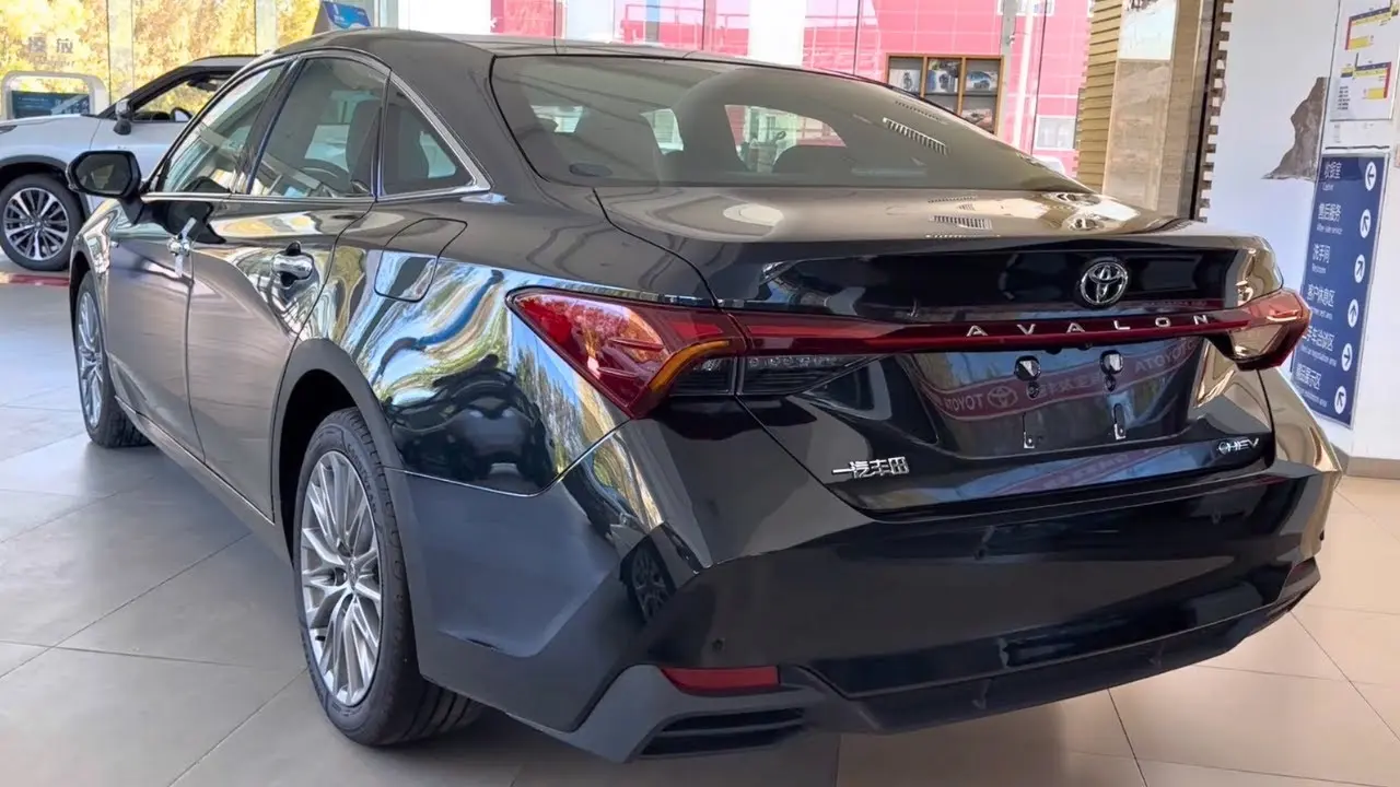 موتور و سیستم تعلیق Toyota Avalon در شرایط مختلف جاده