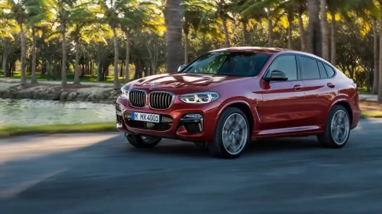 داخلی BMW X4 با پنل کنترل مرکزی و نمایشگر بزرگ