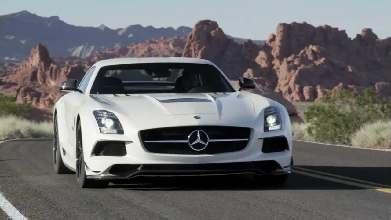 موتور V8 قدرتمند مرسدس بنز SLS AMG با سیستم انتقال قدرت پیشرفته