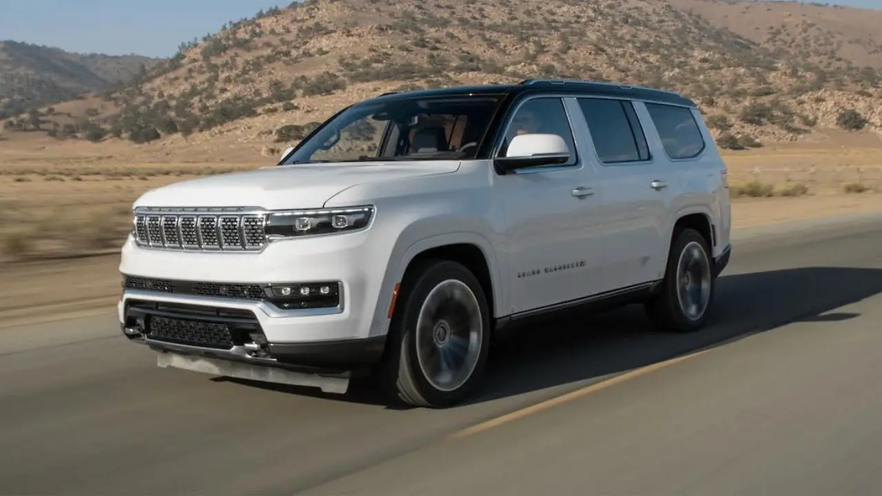 داخل کابین ژپ Wagoneer با مواد لوکس و سیستم اطلاعات و سرگرمی پیشرفته