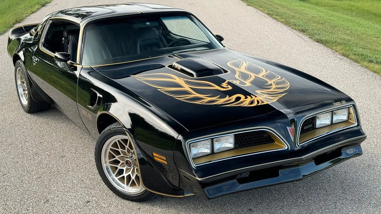 پنجرههای منحنی و طراحی کلاسیک Pontiac Trans Am در دهه ۱۹۷۰