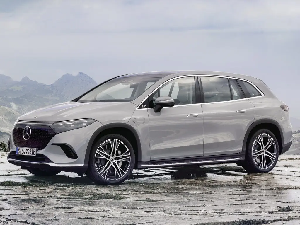 طراحی داخلی لوکس مرسدس بنز EQS SUV با نمایشگر بزرگ و کنترلهای هوشمند