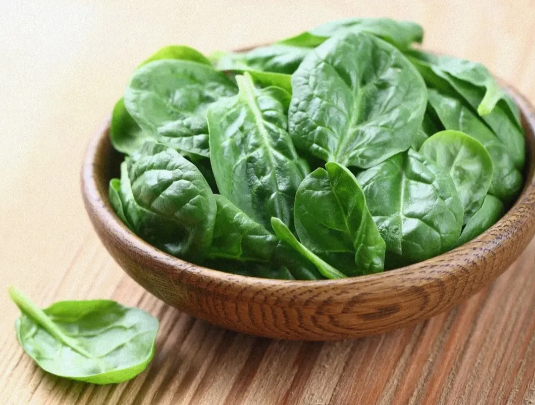 اسفناج در ترکیب با سایر مواد غذایی در یک خورش