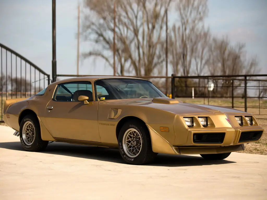 موتور V8 قدرتمند Pontiac Trans Am با کاپوت باز
