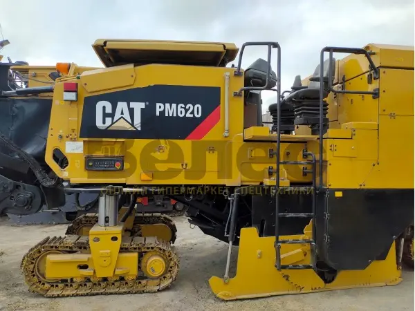 فرز آسفالت کاترپیلار PM620 در حال عملیات برش لایه آسفالت