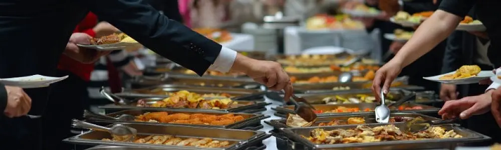 سرویس غذاخوری در یک محیط اداری برای ارائه غذا به کارکنان