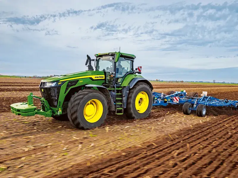بررسی جان دیر 8R (John Deere 8R)؛ مشخصات فنی تراکتور