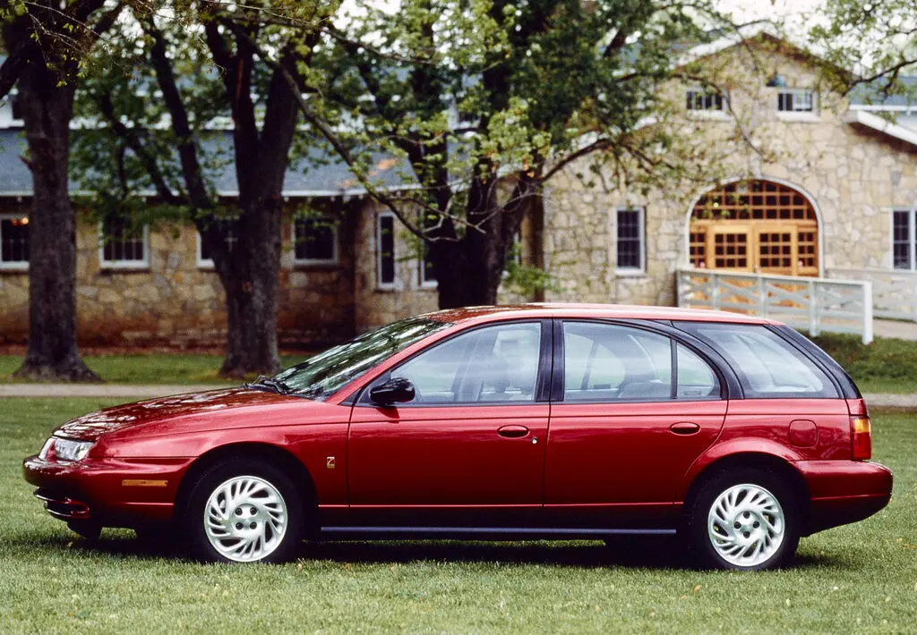 داشبورد Saturn S-Series با طراحی کاربردی و کنترل‌های آسان