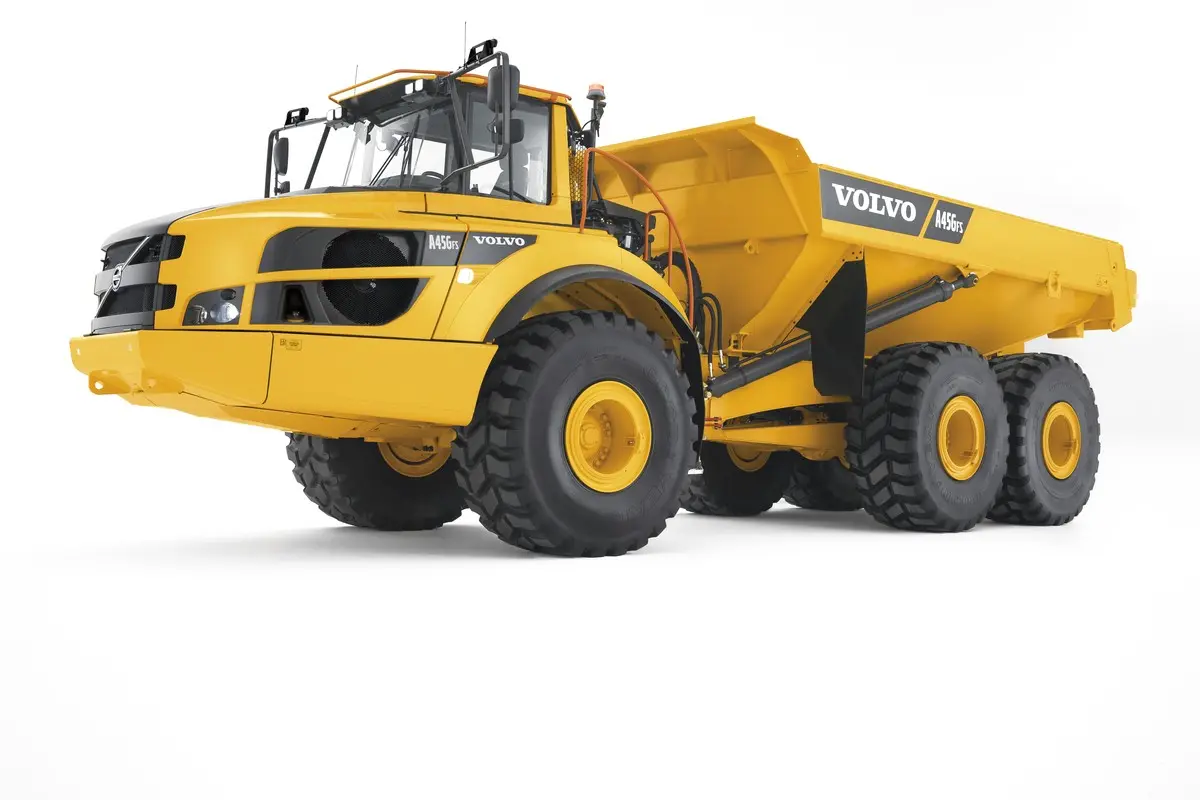 کامیون معدنی Volvo A45G در حال بارگیری در معدن