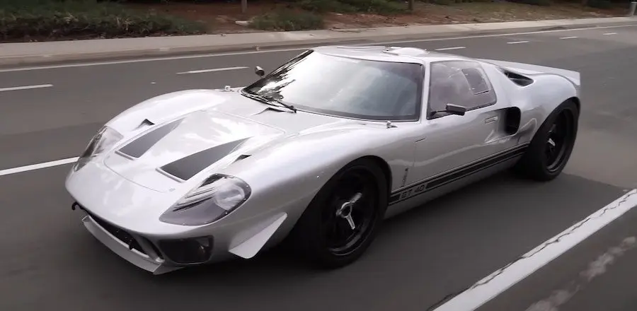 نسخه بازسازی شده فورد GT40 توسط سوپرپرفورمنس با طراحی مدرن و جزئیات مسابقهای